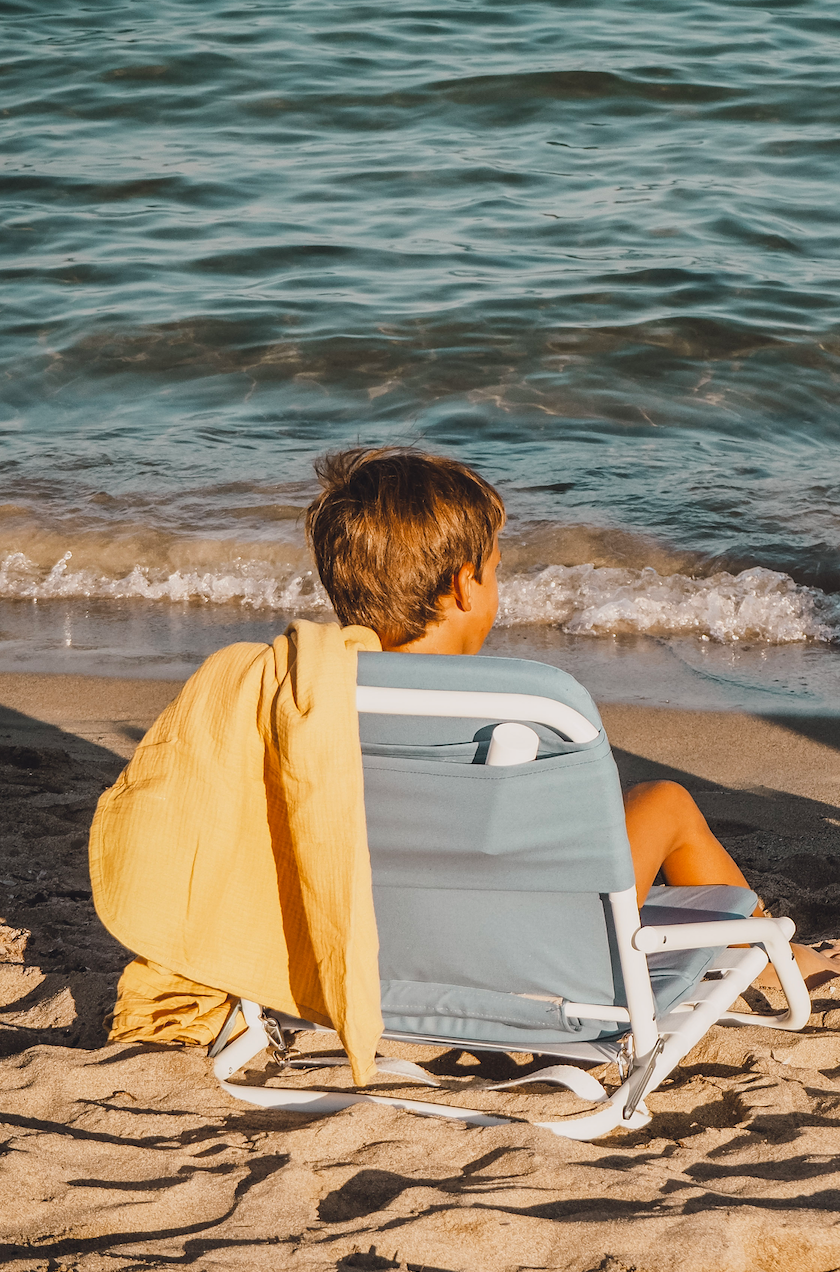 Silla de playa de algodón orgánico fabricada en Europa ( España ) en pequeños talleres locales de artesanos.