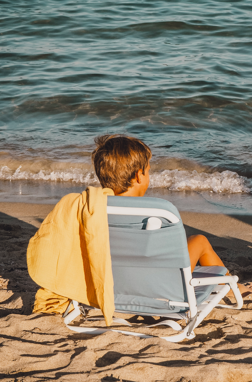 Silla de playa de algodón orgánico fabricada en Europa ( España ) en pequeños talleres locales de artesanos. 