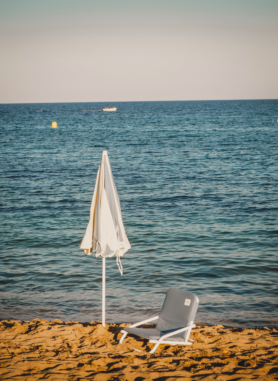 Silla de playa de algodón orgánico fabricada en Europa ( España ) en pequeños talleres locales de artesanos.