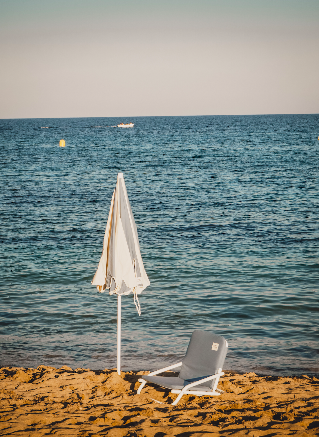 Silla de playa de algodón orgánico fabricada en Europa ( España ) en pequeños talleres locales de artesanos. 